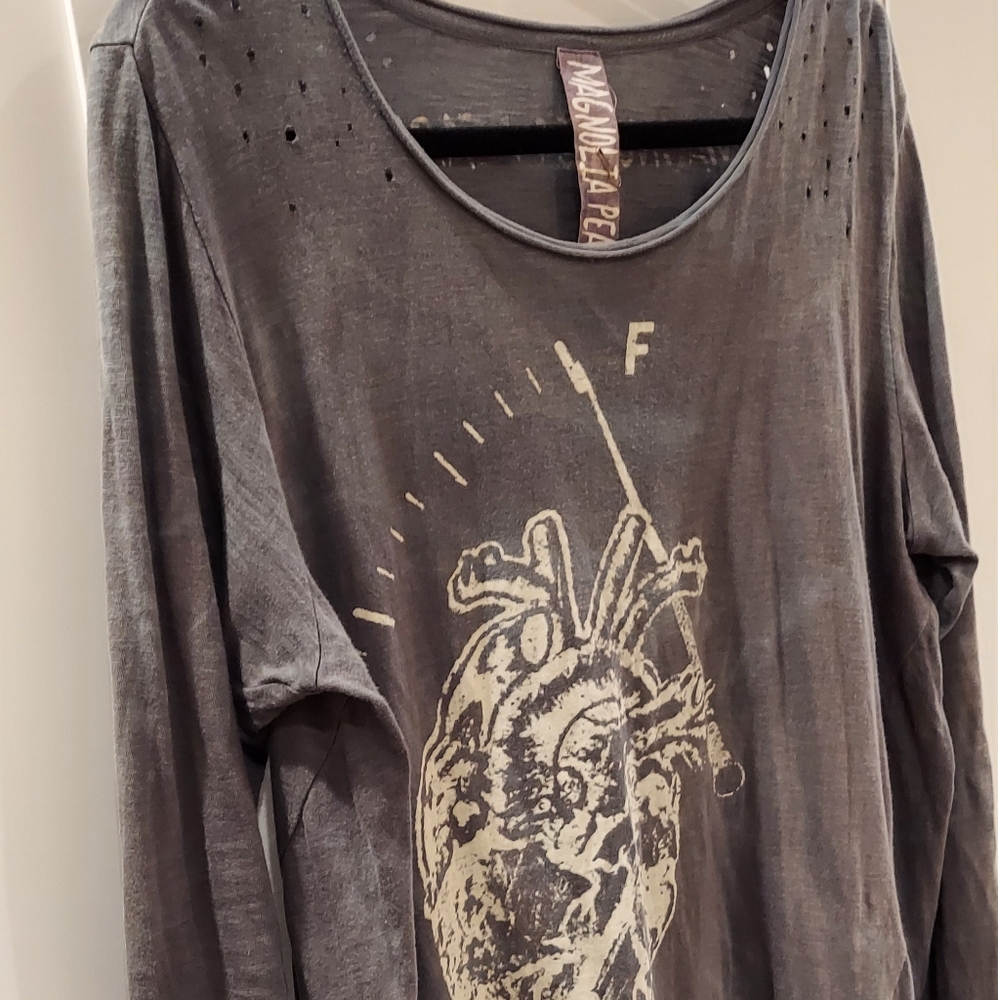 Magnolia Pearl Full Heart Tee Dylan OS